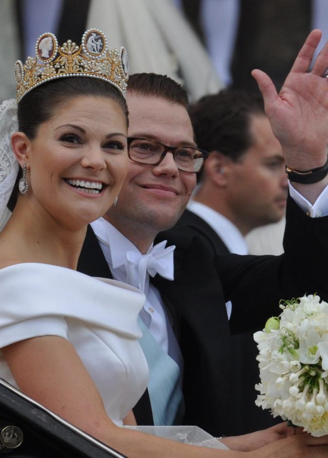 كعكة زفاف ولية عهد السويد الأميرة فيكتوريا CROWN PRINCESS VICTORIA والأمير دانيال PRINCE DANIEL (2010)