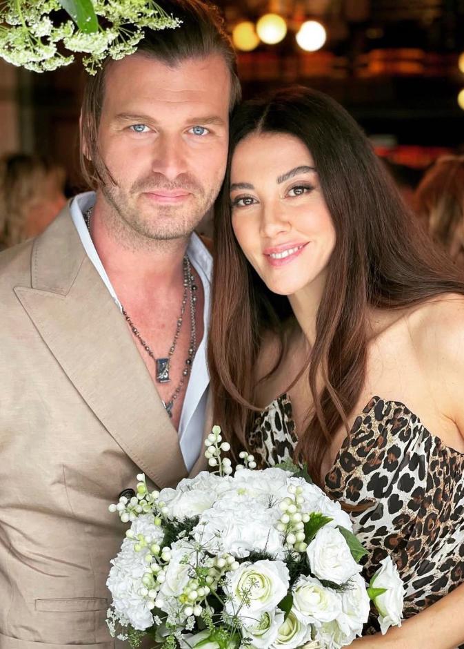  كيفانش تاتليتوغ وزوجته