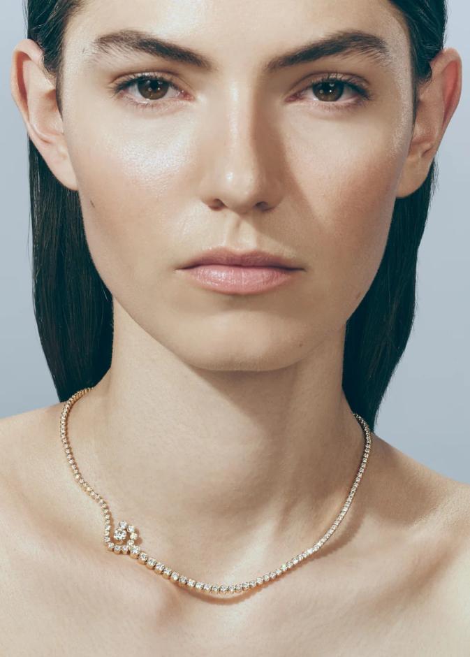 مجوهرات ألماس فخمة تعبر عن الثقة لمولودات شهر أبريل  