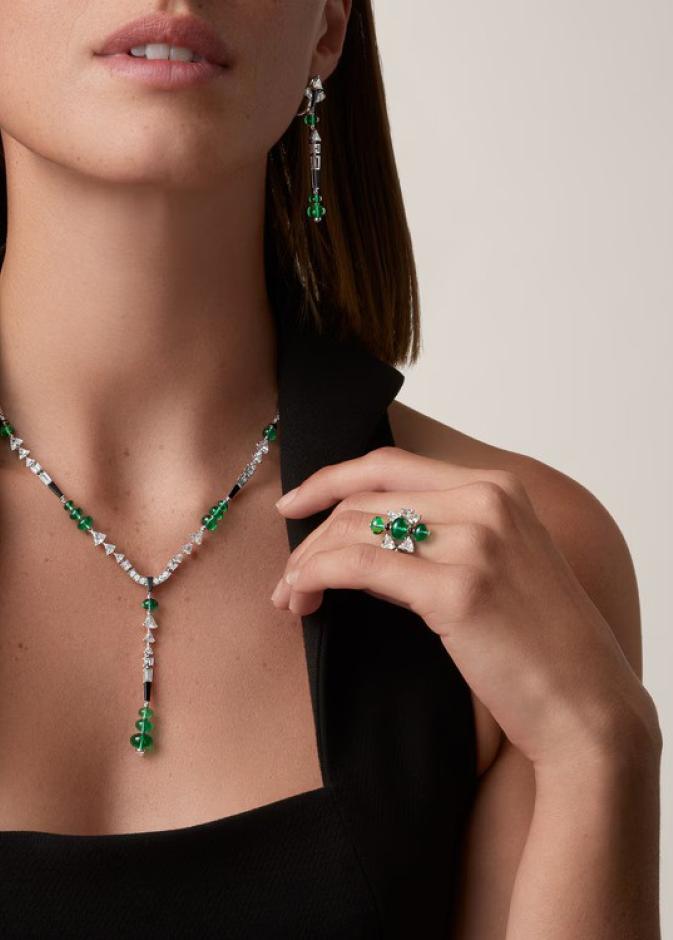 مجوهرات مرصعة بحجر الزمرد من Cartier