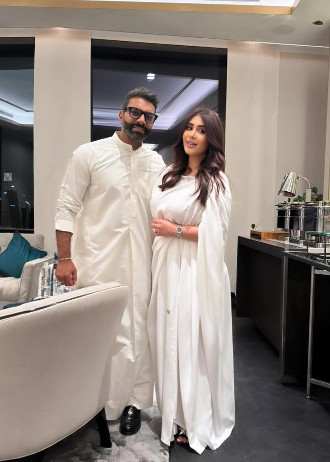 محمد الحداد يحتفل بذكرى زواجه مع هنادي الكندري