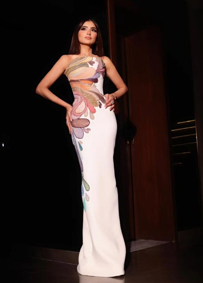 مي عمر بفستان بثصة سترابلس