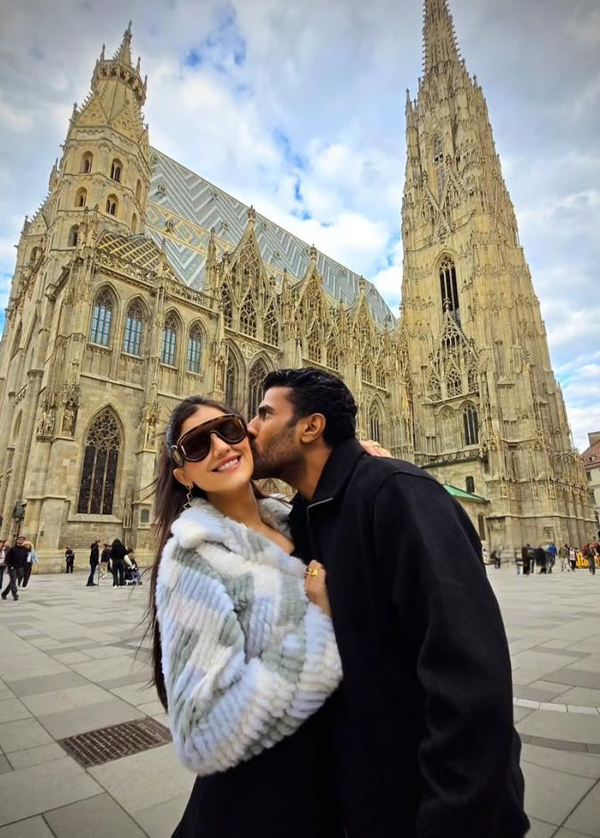 مي عمر ومحمد سامي في النمسا