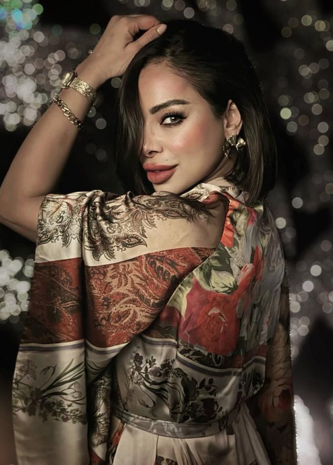 هند البلوشي معلمة لغة عربية