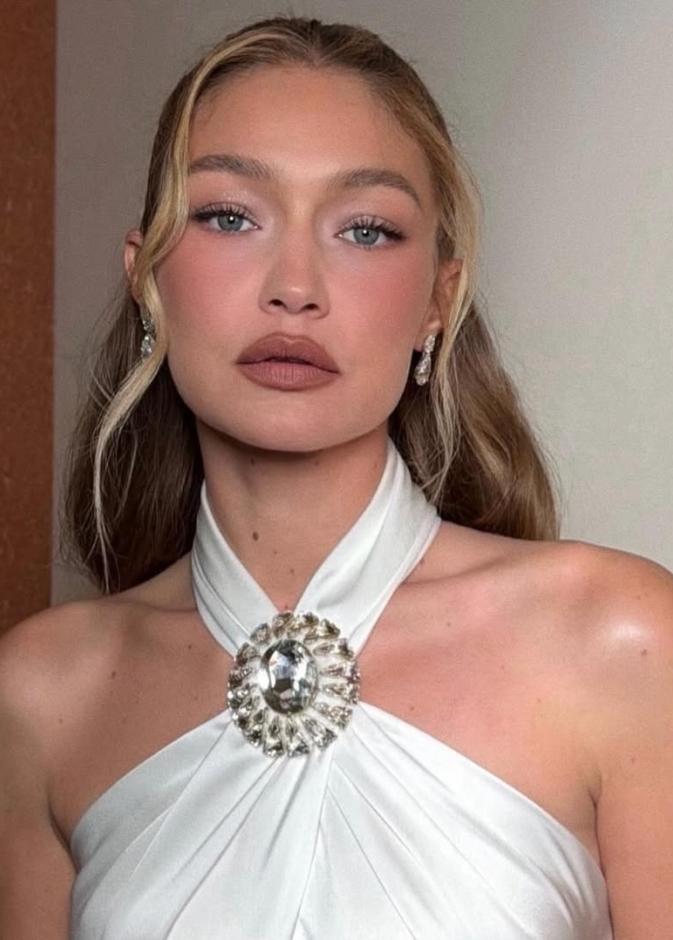 أجمل تسريحات ومكياج جيجي حديد في أبرز ظهوراتها