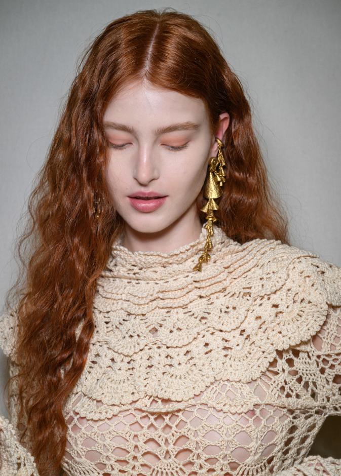 إستعيدي حيوية شعرك لاستقبال الصيف خطوة بخطوة