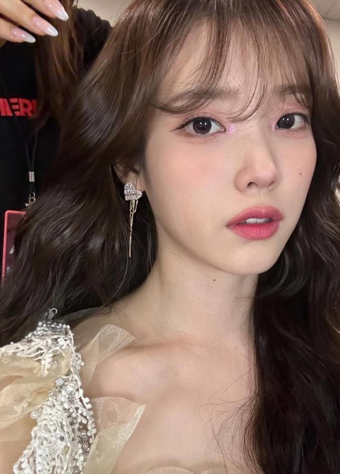 المغنية والممثلة الكورية الجنوبية آيو (IU)  صورة من انستغرامها