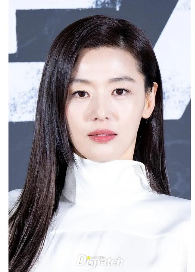 النجمة الكورية جون جي هيون