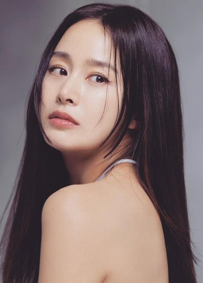  النجمة الكورية كيم تاي هي