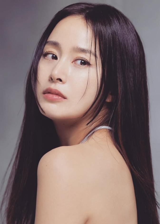 النجمة الكورية كيم تاي هي