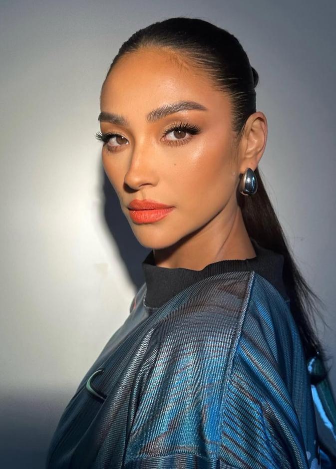 1 رئيسية النجمة Shay Mitchell صورة من انستغرامها