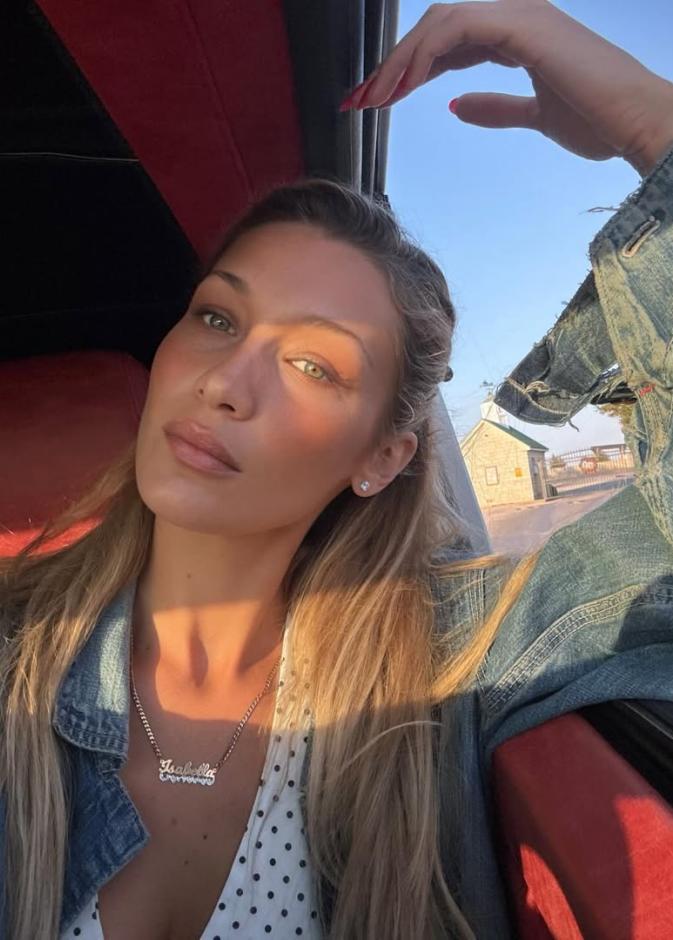 بيلا حديد صورة من انستغرامها