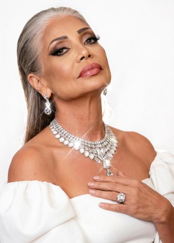 تقوم سوسن بدر بإجراءات تجميلية عند طبيبها الخاص أبرزها الشد المائي