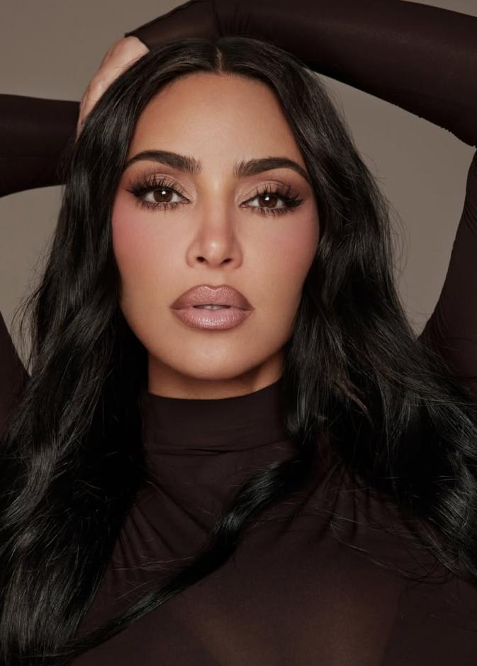 رسمات الحواجب العريضة والكثيفة بأسلوب kim Kardashian