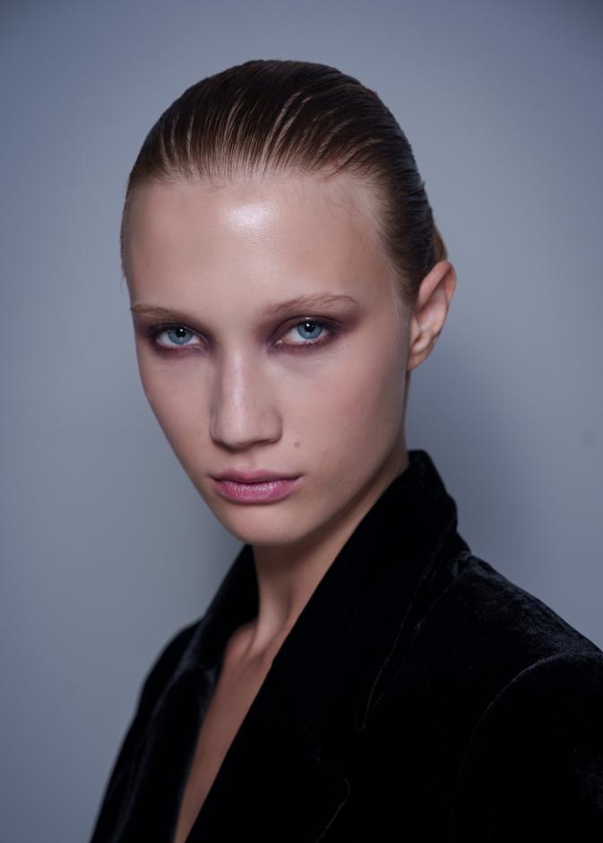 رسمات المكياج البنفسجي المشرق من دار Grace Ling