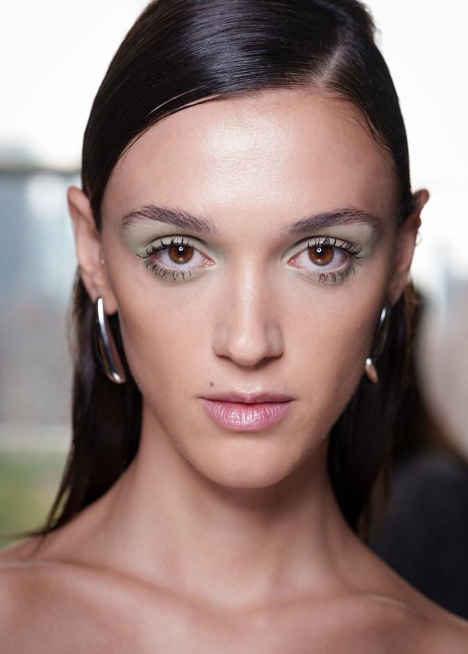 رسمات المكياج الخضراء الفاتحة من دار Private Policy