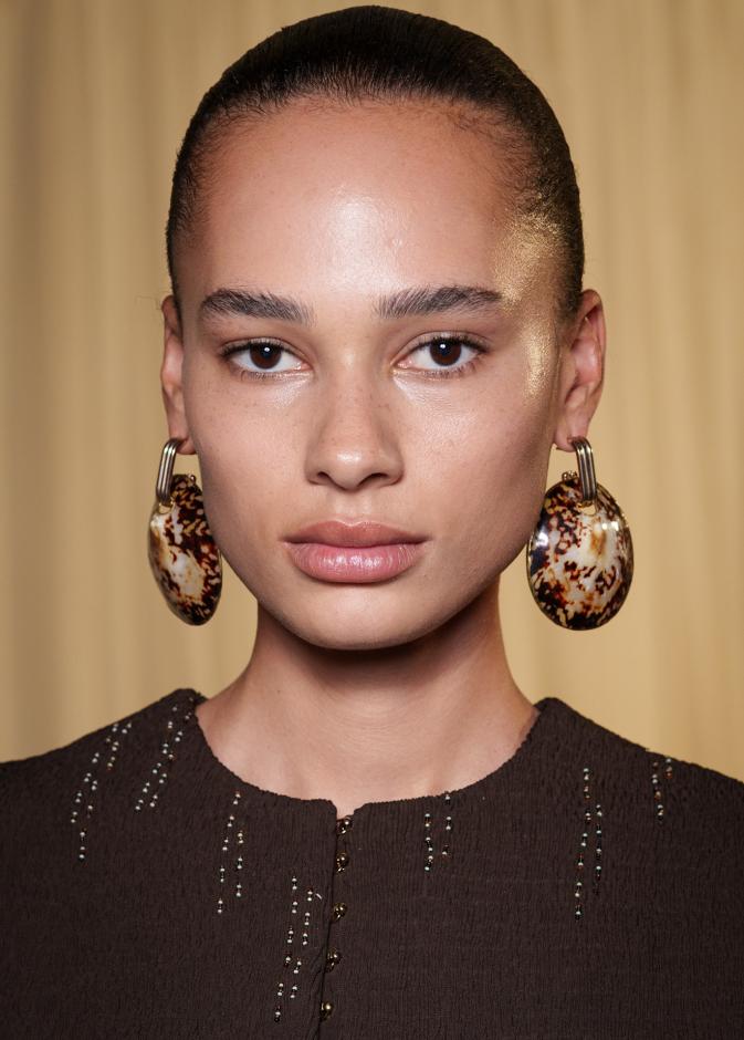 سيروم العين لاخفاء الهالات السوداء هذا الربيع