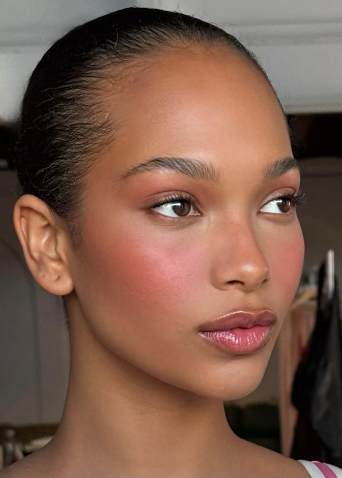 عارضة الأزياء cindy tomss صورة من انستغرامها