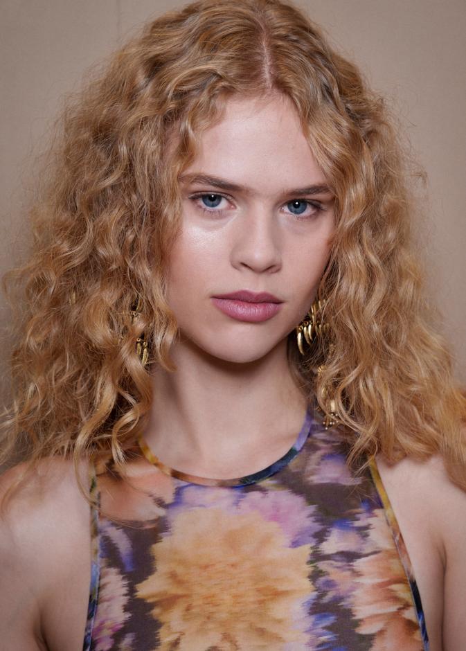 قصات الشعر الطويل والكيرلي من دار Zimmermann