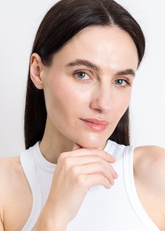 للبشرة المختلطة من الأفضل فقط تطبيق الزيت على المناطق الجافة