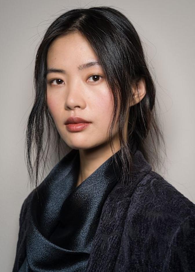 عارضة Giorgio Armani