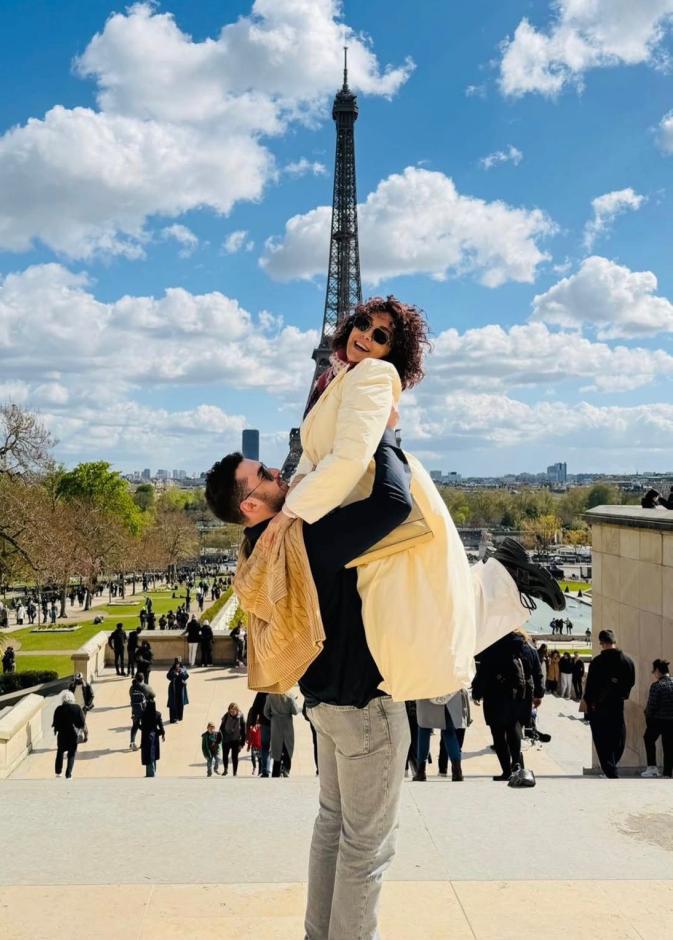 كاريس بشار وابنها في باريس