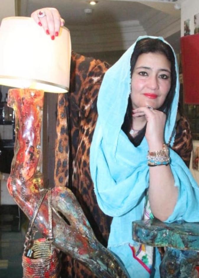 الفنانة التشكيلية السعودية شاليمار شربتلي لـ هي: الفن… لغة الإنسان ... وهوية الوطن