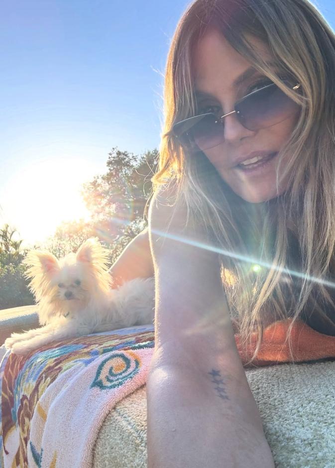 هايدي كلوم تستقبل الصيف مبكرا في قصرها المنيف