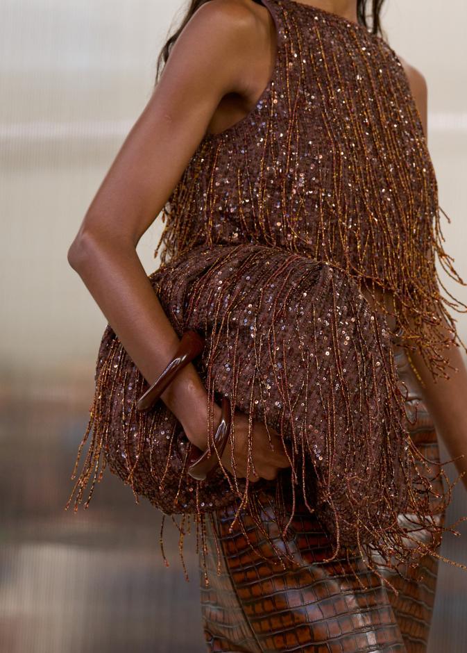 حقيبة كبيرة مزينة بحبات الترتر من Aje