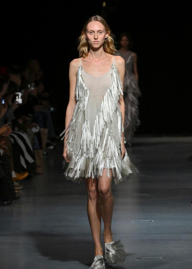 فستان مزين بالشراريب من CFCL