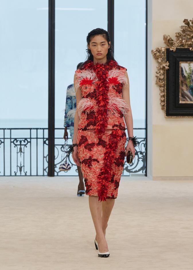 شواطئ بياريتز تحتضن مواجهة بين جذور شانيل ورؤيتها المعاصرة في مجموعة كروز 2026/2027