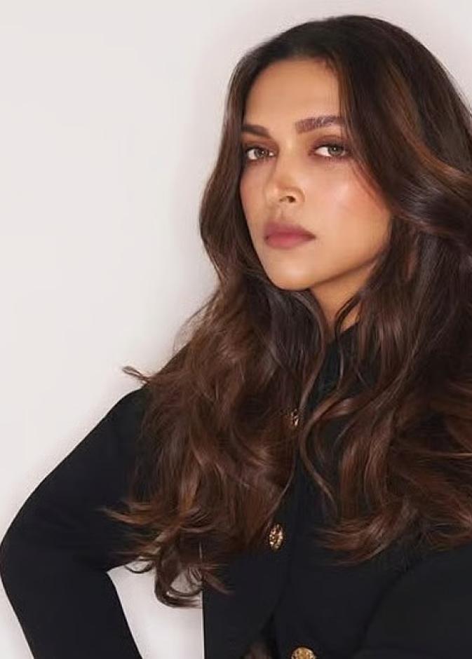 استأنفت التصوير مع شاروخان.. تألق ديبيكا بادوكون في أول إطلالة بعد الحمل