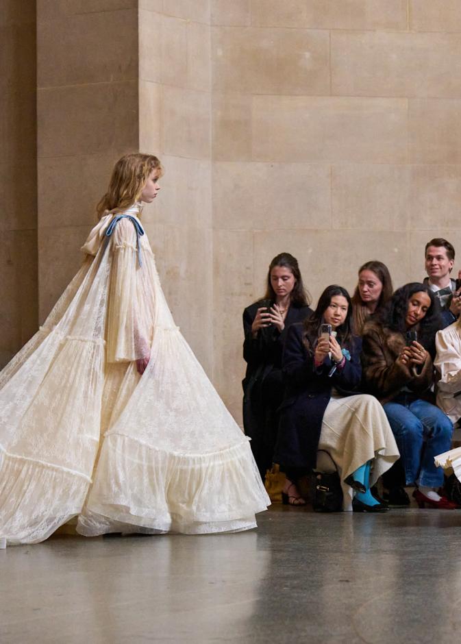 الرومانسية الفيكتورية… حين تنكسر هيمنة البساطة ويستعاد فائض الشعور