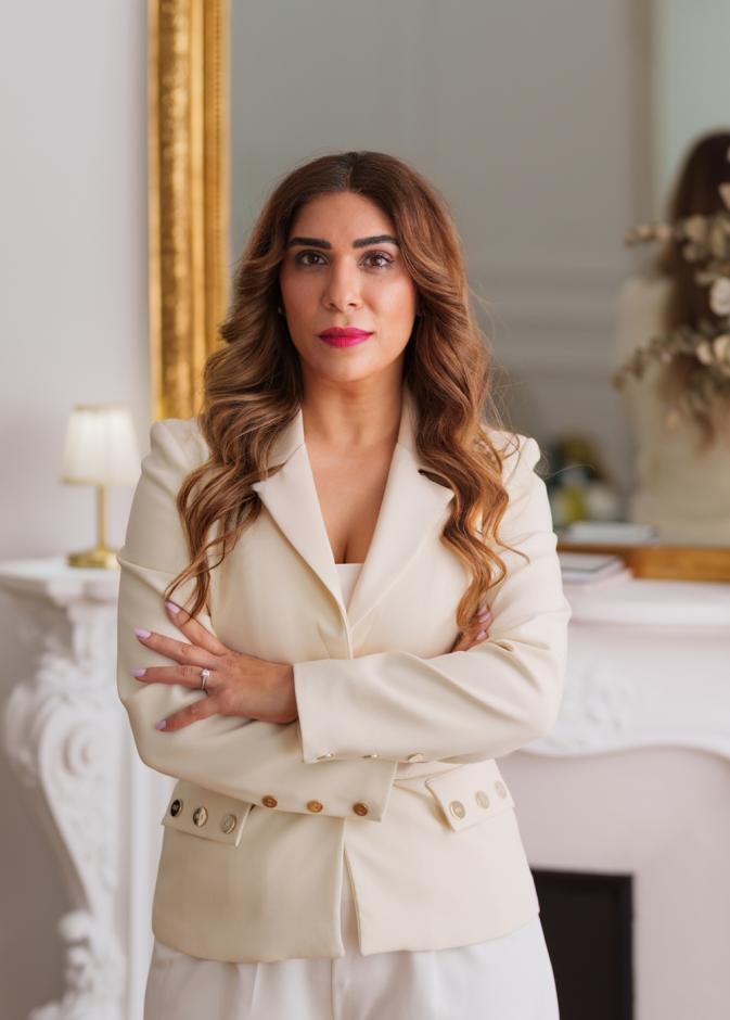 إيليج فرح مؤسسة علامة MOI Beauty