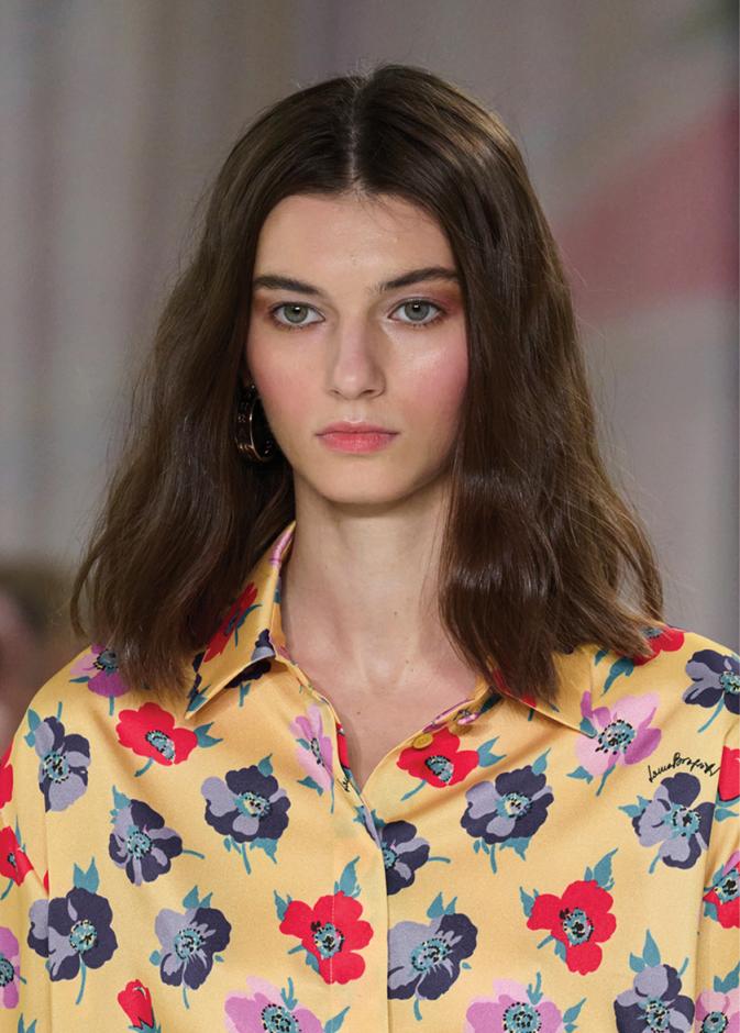 أحدث عطور 2026: خلطات عطرية جديدة وتوقيعات فاخرة لربيع منعش