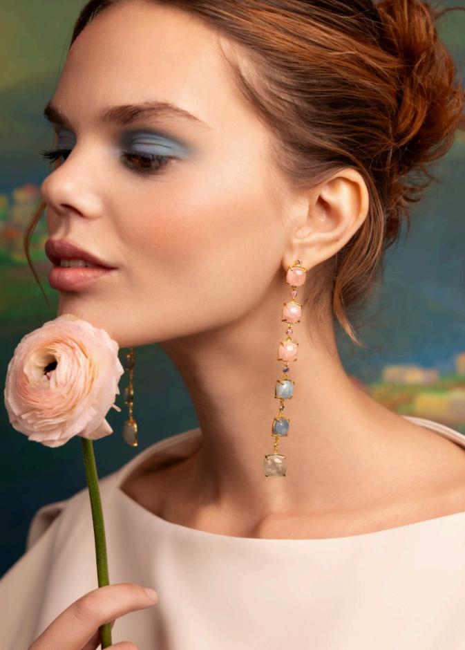 خاص "هي": قوس قزح يزين مجوهرات Mukhi Sisters احتفاء بالمرأة