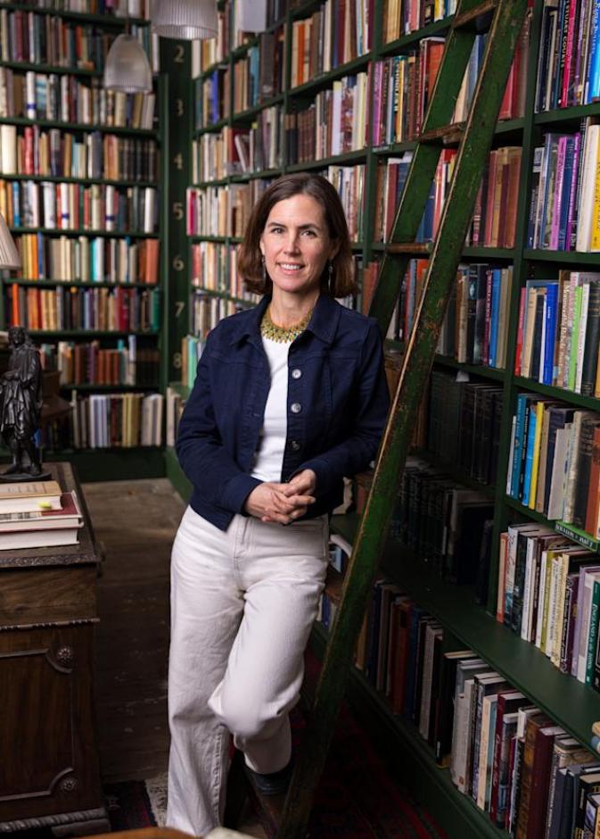 اختيار المؤرخة البريطانية آنا كاي كاتبة رسمية لسيرة الملكة إليزابيث الذاتية