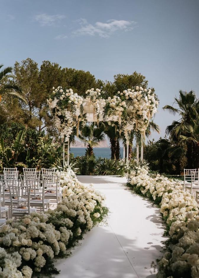 ممر العروس مع جسر - تنسيق الزهور لـ Roni Florals Official