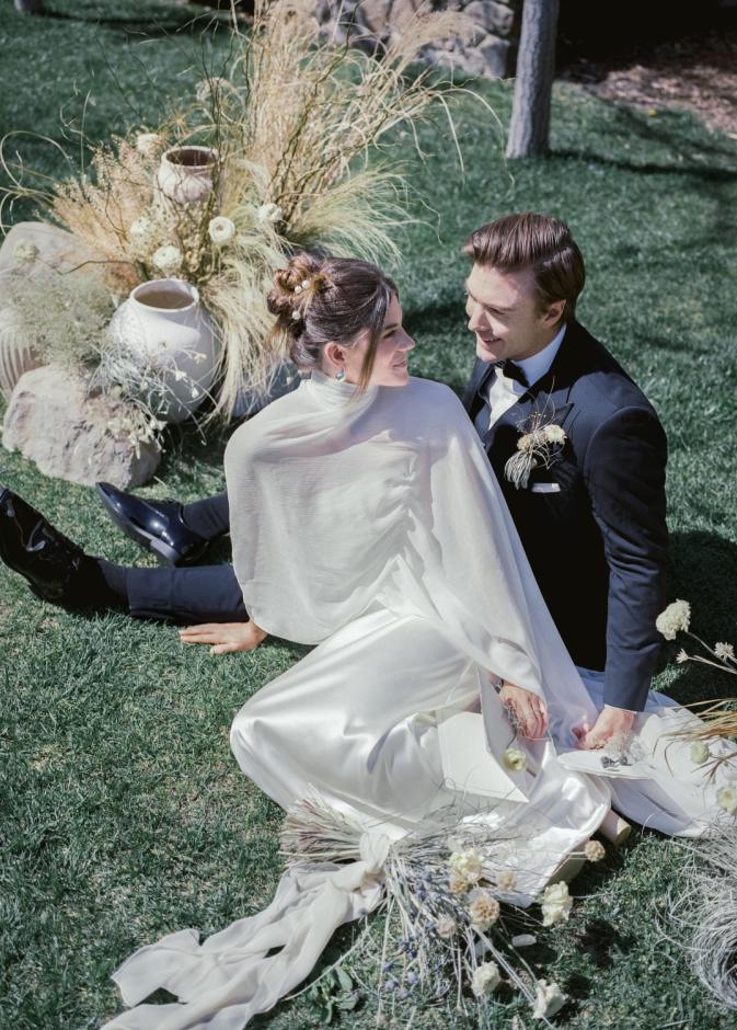 أفكار رائعة لإضافة لمسات شخصية مميزة لإطلالات زفاف العروسين