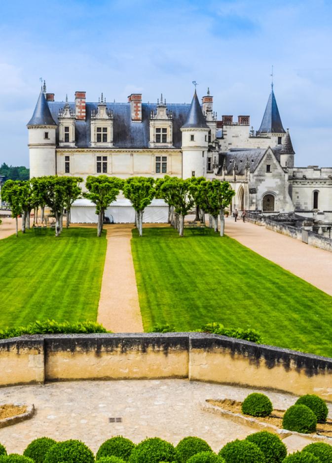 خيارات “هي” من قصور العالم للاحتفال بليلة العمر… وجهات ملوكية لحفلات الزفاف الصيفية الفاخرة