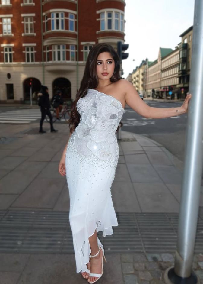 مايان السيد ببريق الفستان الترتر في مالمو