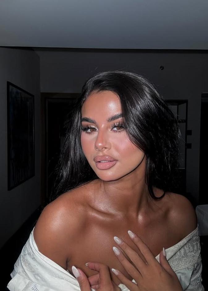 منة عرفة تخضع لعملية تجميل في الأذن وتفاجئ الجمهور بملامح مختلفة
