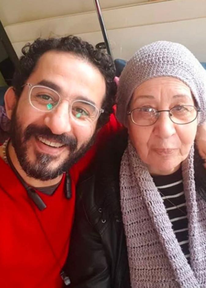 أحمد حلمي ووالدته الراحلة