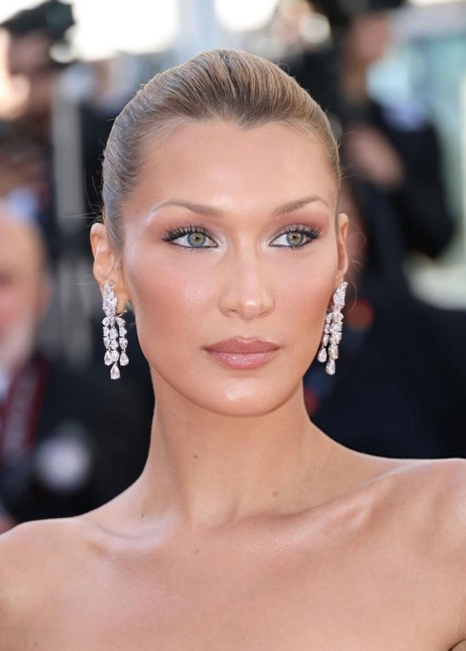 إطلالة الجميلة بيلا حديد Bella Hadid في مهرجان كان السينمائي