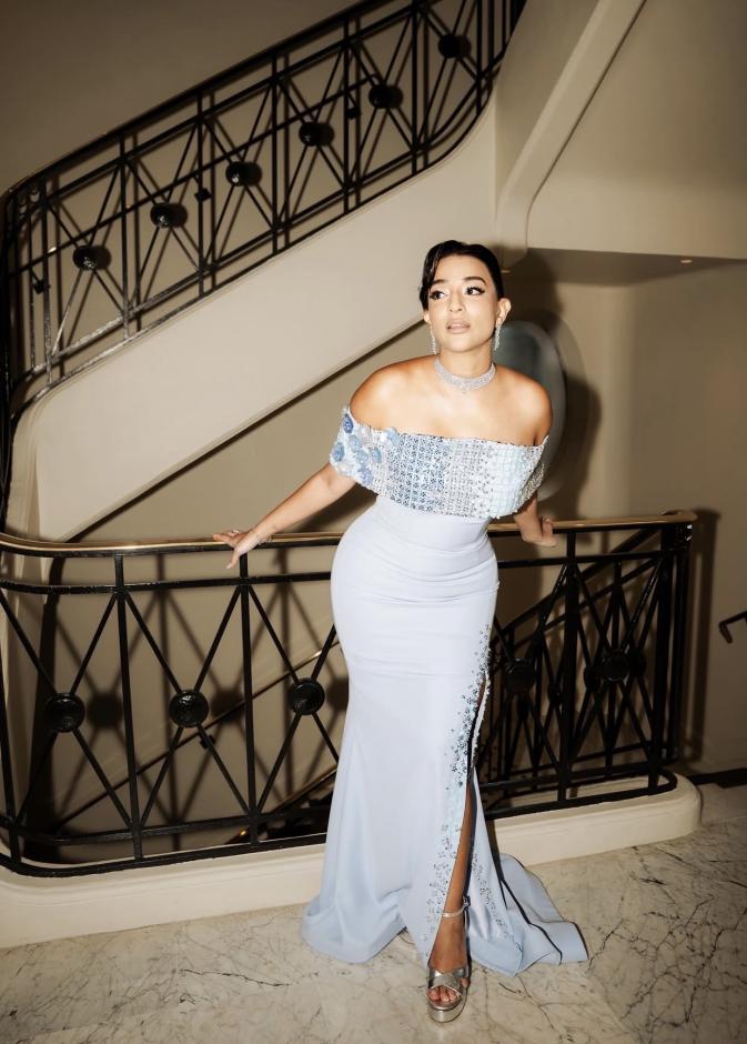 خيرية أبو لبن خلال مهرجان كان السينمائي بإطلالة من نور الظاهري وتنسيق خبير المظهر نجاد عبدالل