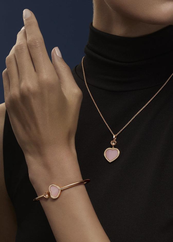 مجوهرات مرصعة بحجر الأوبال من  Chopard