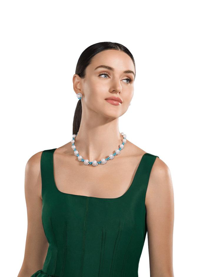 مجوهرات مرصعة بحجر الفيروز من  Harry Winston