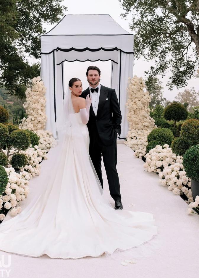 هايلي ستاينفيلد Hailee Steinfeld وجوش ألين Josh Allen