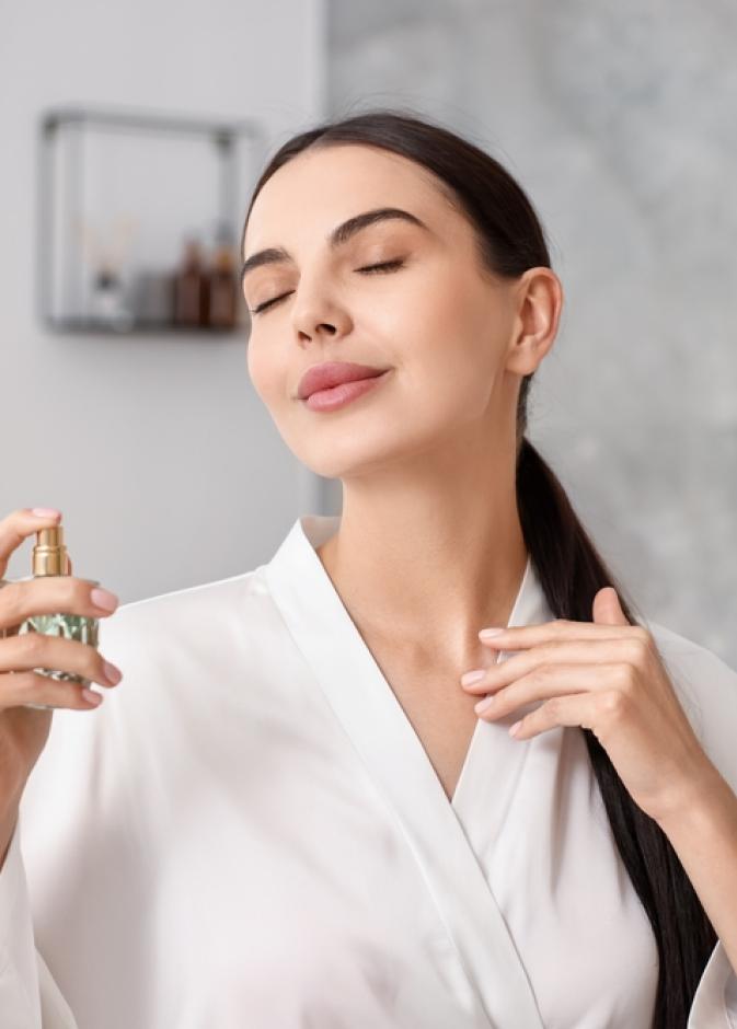 كيف تحافظين على ثبات عطركِ طوال اليوم؟ حيل ذكية لأناقة تدوم في العيد والصيف
