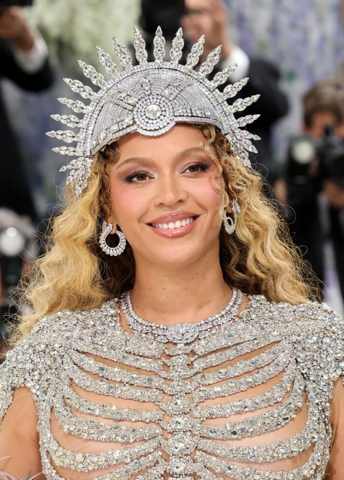 أبرز صيحات المكياج وتسريحات الشعر من حفل Met Gala 2026 للنجمات العالميات